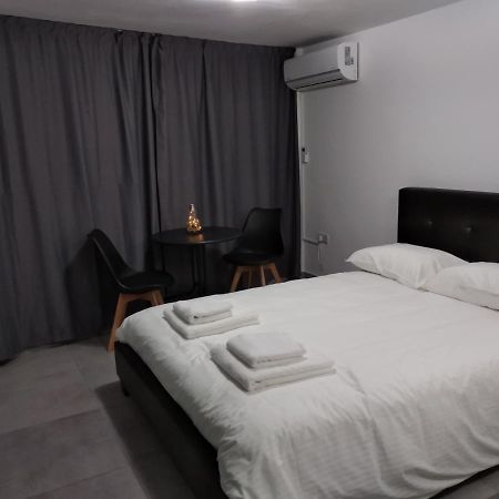 Cozy Place In The Heart Of Harbor Apartamento Pafos Exterior foto